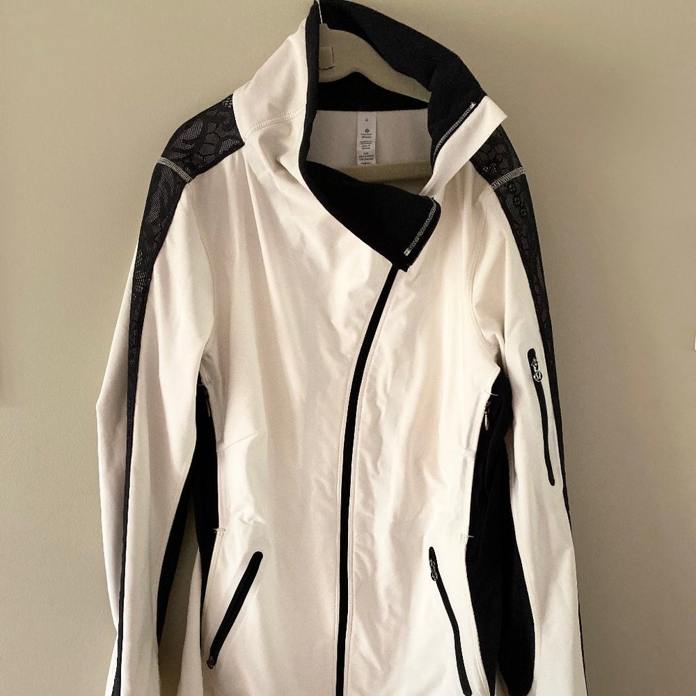 Lulu Lemon White and Black Fitted Zip Up Jacket